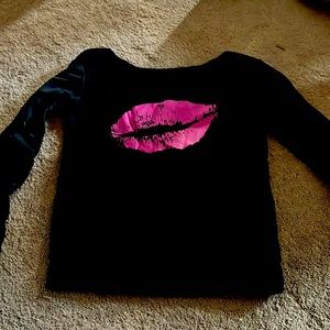 Black sweatshirt with pink lips on it. 80s theme.